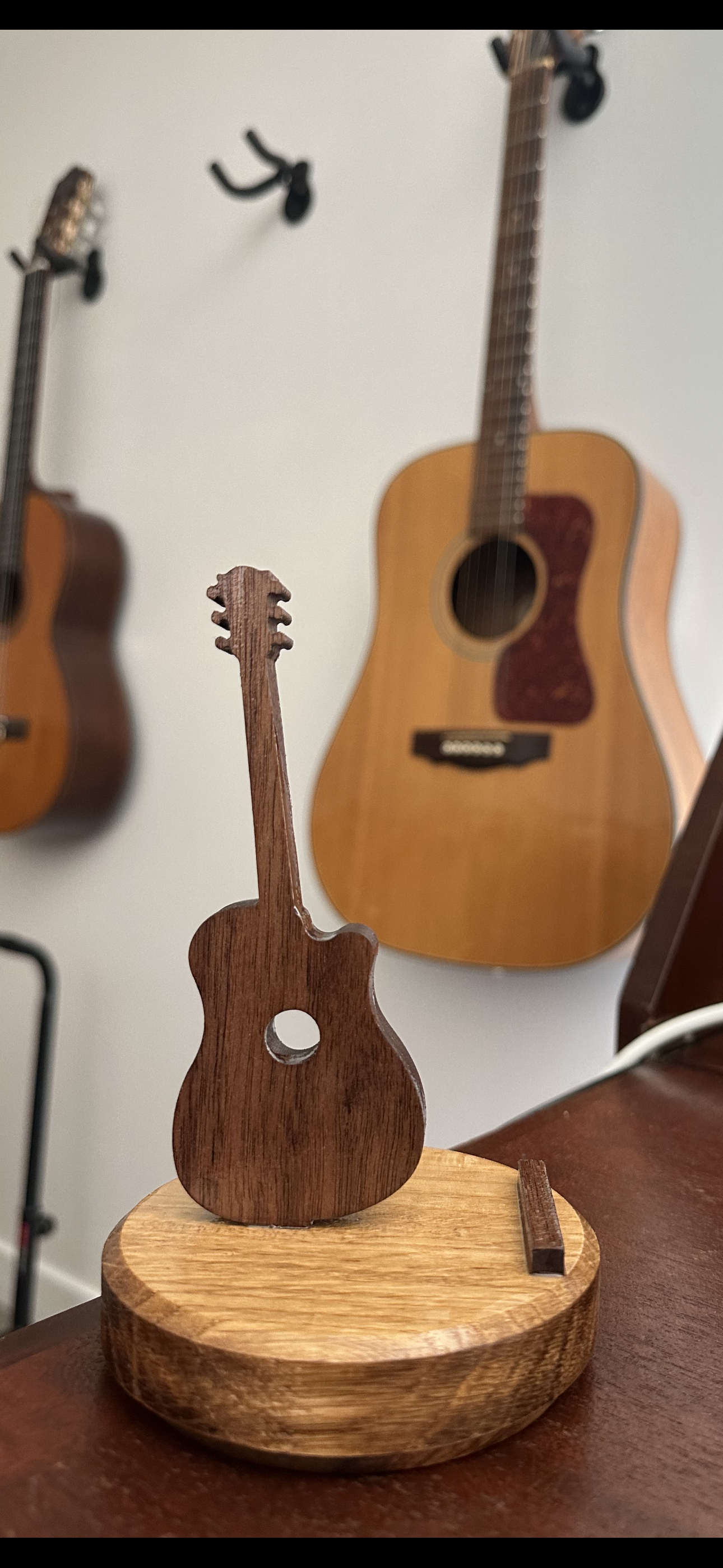 Guitar phone stand